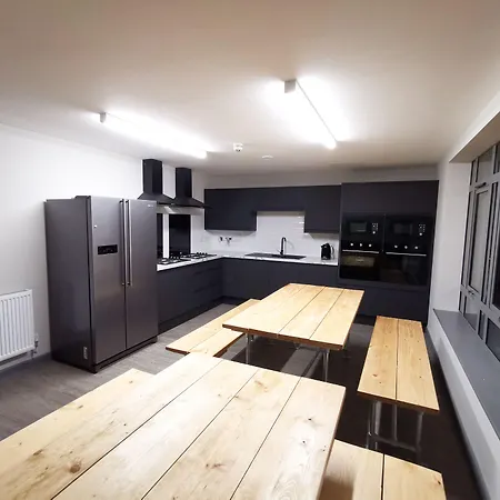 Cwtsh Hostel Central Swansea, Social & Modern, Near Train Station-3